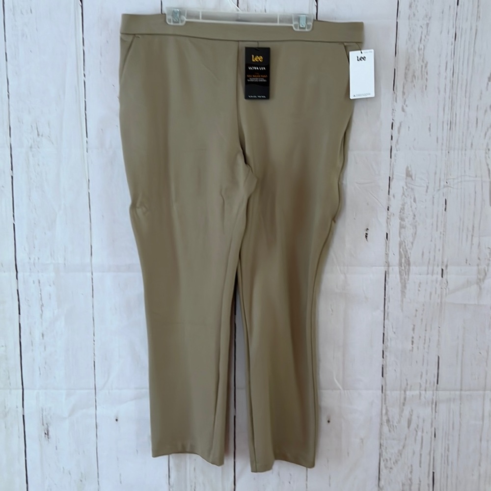 Lee Slacks / Size 16